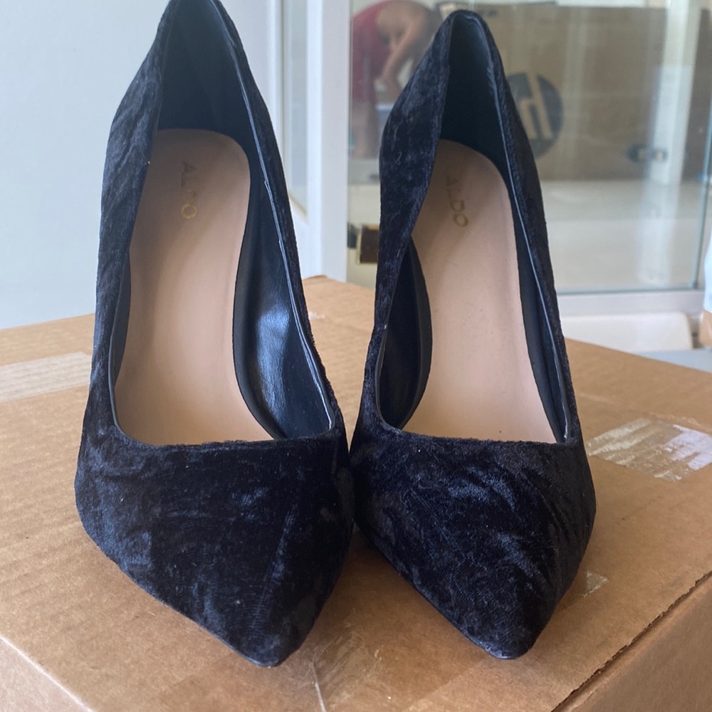 ALDO BLACK HEELS SIZE 10 NEVER WORN